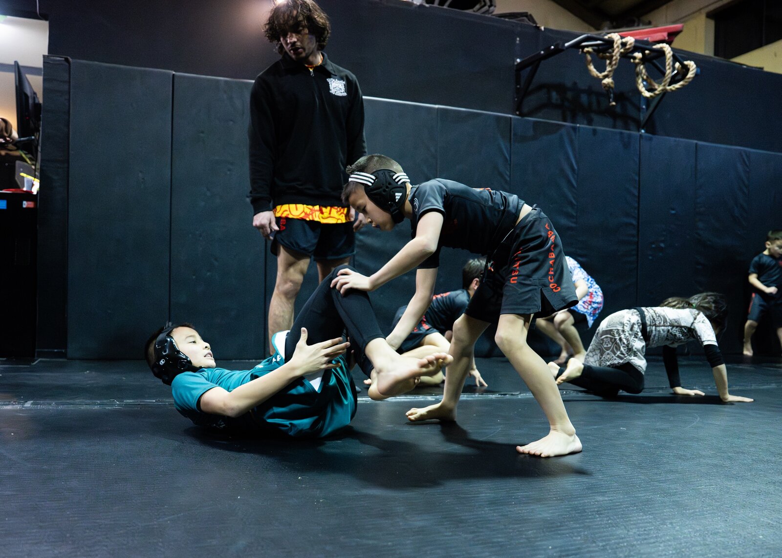 Asher Castro coaching a class at Cochabamba